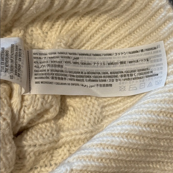 Abercrombie and Fitch Cable Knit Cream Sweater - Picture 8 of 8